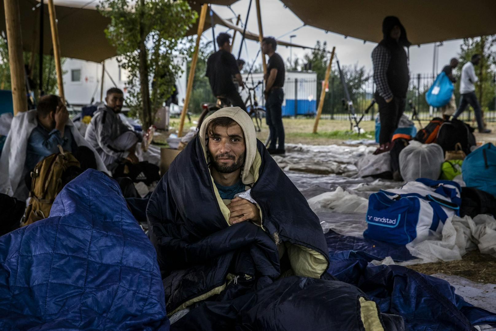 17.08.22: 17.08.22: Trotz der zermürbenden Monate in dem Asylzentrum verlieren die Menschen nicht die Hoffnung auf besserer Tage.