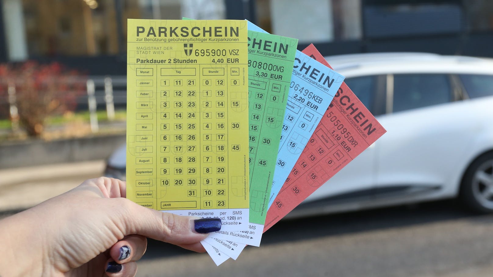 Die Farben der Parkscheine bleiben gleich. Alte Parkscheine können noch bis 30. Juni 2025 verwendet werden.