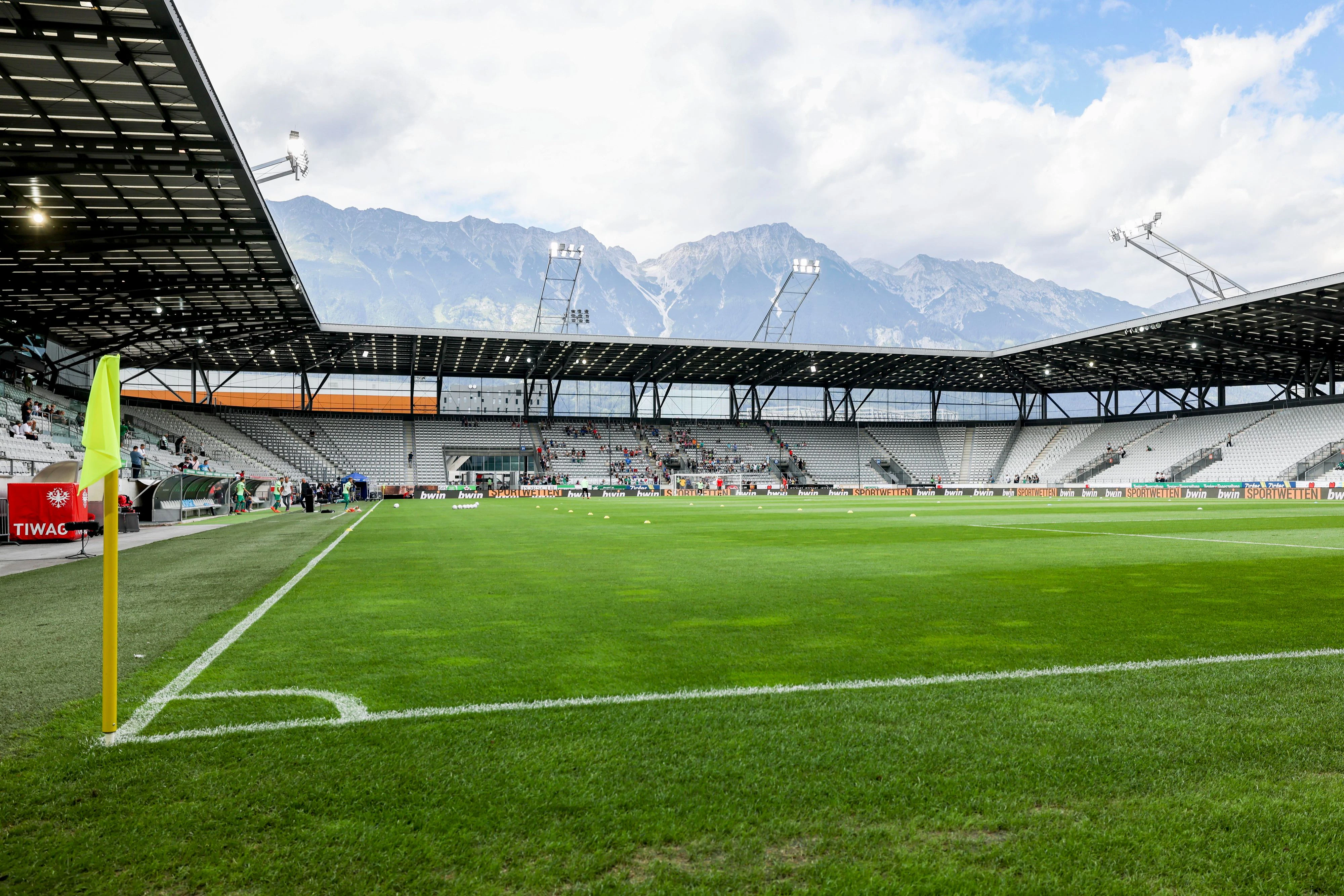 Nach dem Zwangsabstieg kam es im Umfeld von Wacker Innsbruck zu mehreren Hausdurchsuchungen. 