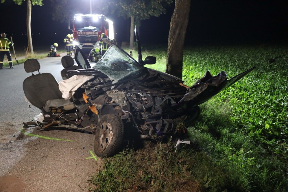 Für den Beifahrer (16) kam jede Hilfe zu spät.