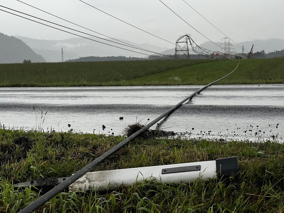 Ein heftiges Unwetter hat in Österreich auch die Stromversorgung in Mitleidenschaft gezogen. 