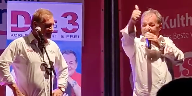 Auch als die Maschine nur mehr mit einem Triebwerk weiterfliegt, widersetzt sich "Werner Kogler" dem Angebot.