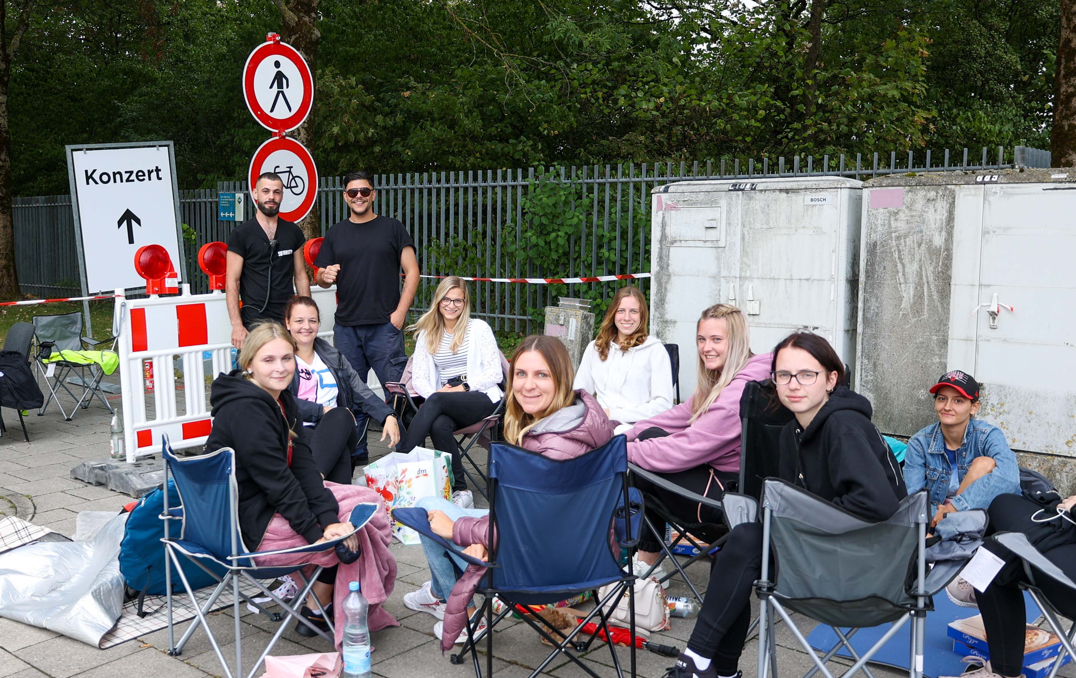 19.08.2022, München, GER, Bavaria Sounds, München, Helene Fischer, im Bild ERSTE FANS Campen vor dem Einlass, Pressefoto Scharinger © 2022, PhotoCredit D. Scharinger
