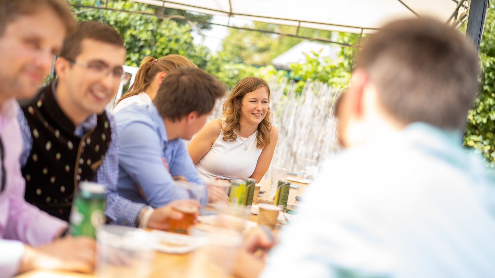 Gute Stimmung und Austausch über das Vereinswesen an der Alten Donau.