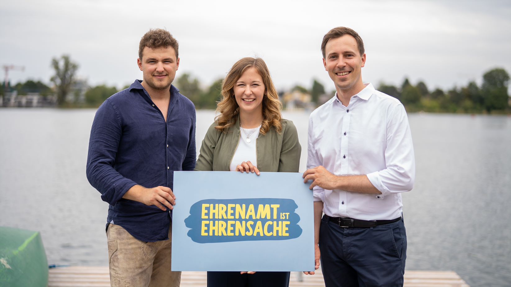 Luden Ehrenamtliche ein: Staatssekretärin Claudia Plakolm, Nationalratsabgeordneter Nico Marchetti (r.) und JVP-Wien-GF Max Raab