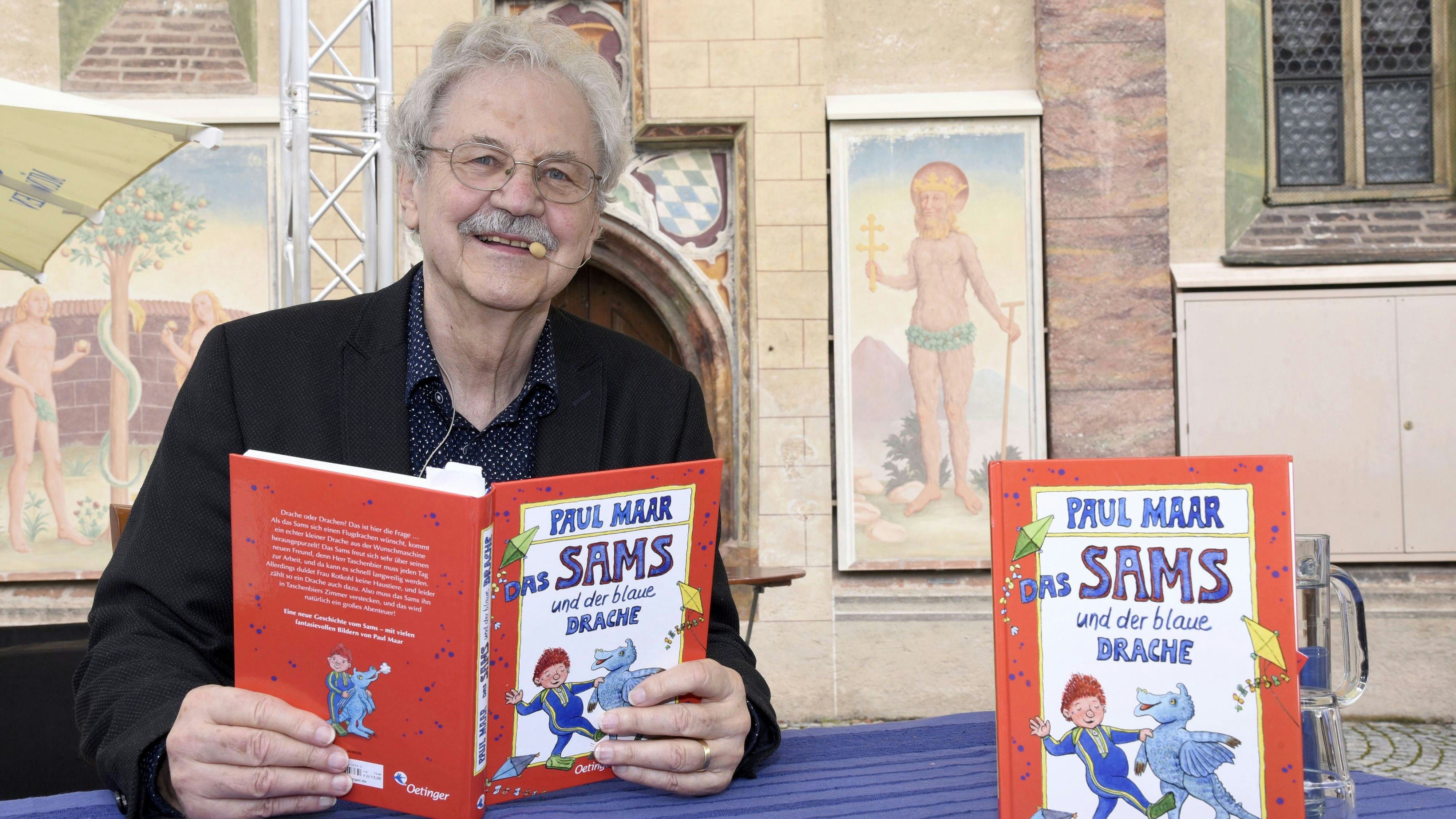 Download von www.picturedesk.com am 20.08.2022 (10:48).  ACT action_31228143 -- Paul Maar bei der Lesung 'Das Sams und der blaue Drache' auf der Blutenburger Sommerbühne im Schlosshof. München, 06.09.2020 - 20200906_PD14724 - Rechteinfo: Rights Managed (RM)