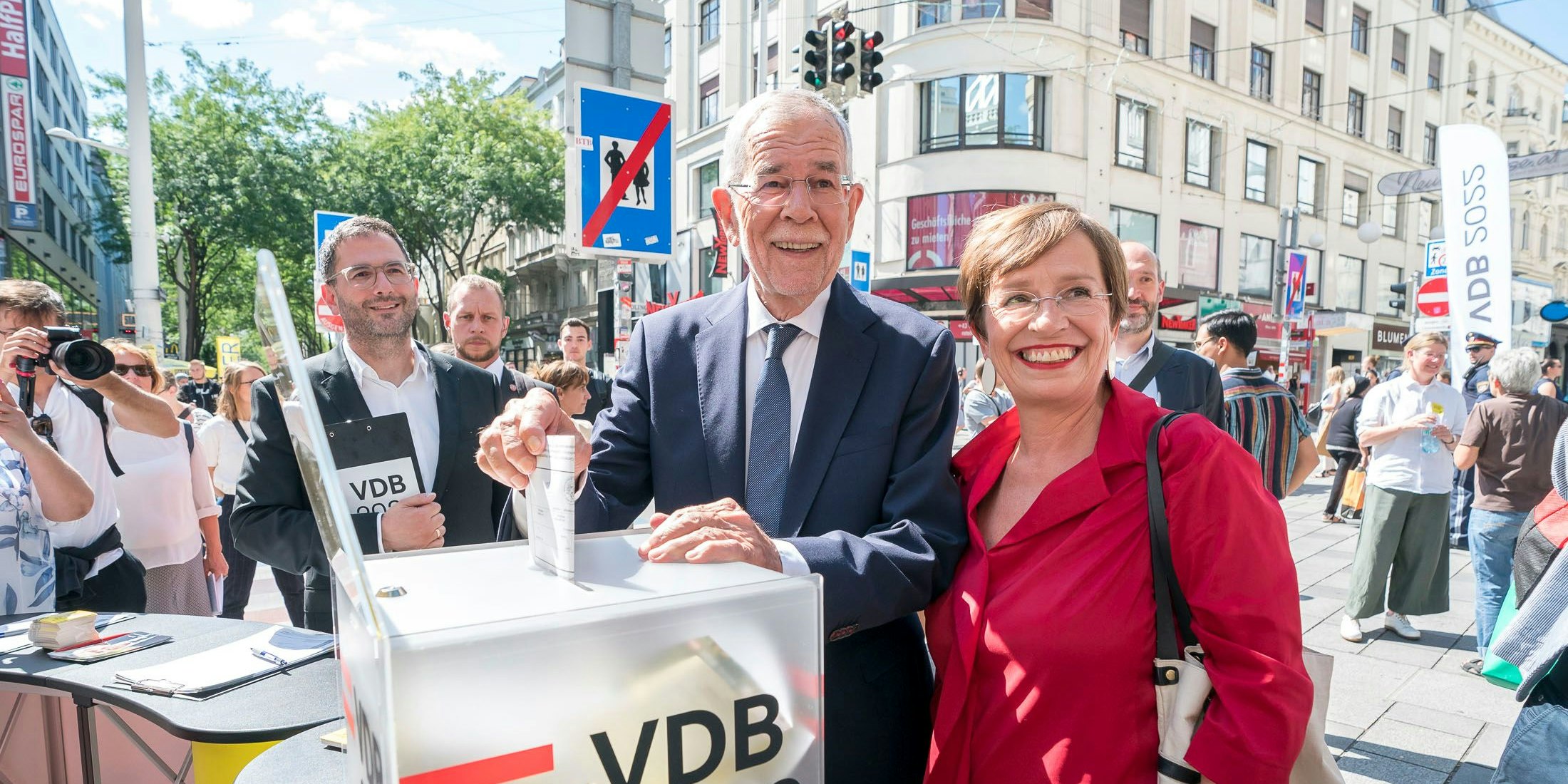 Ein erster Grund zur Freude: Van der Bellen müsste sich nach aktuellem Stand keiner Stichwahl stellen.
