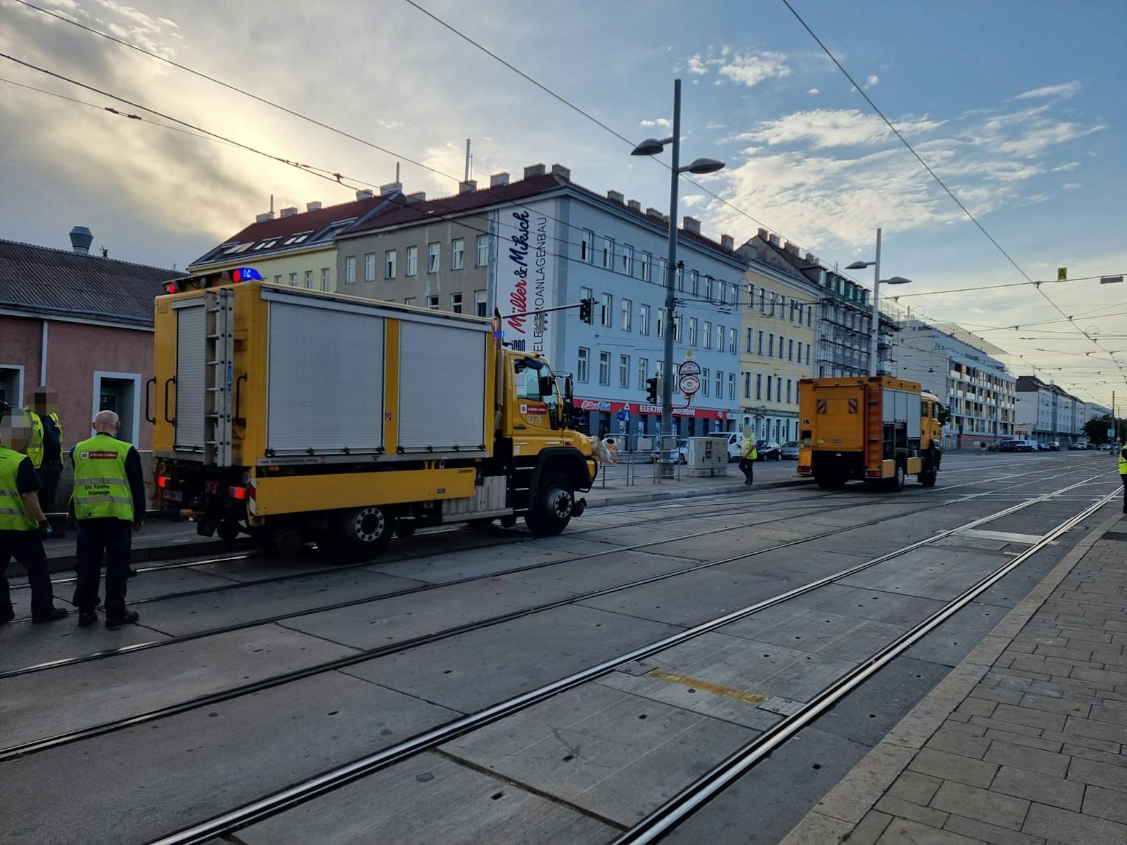 In Wien-Simmering ist Samstagfrüh eine Straßenbahn entgleist.