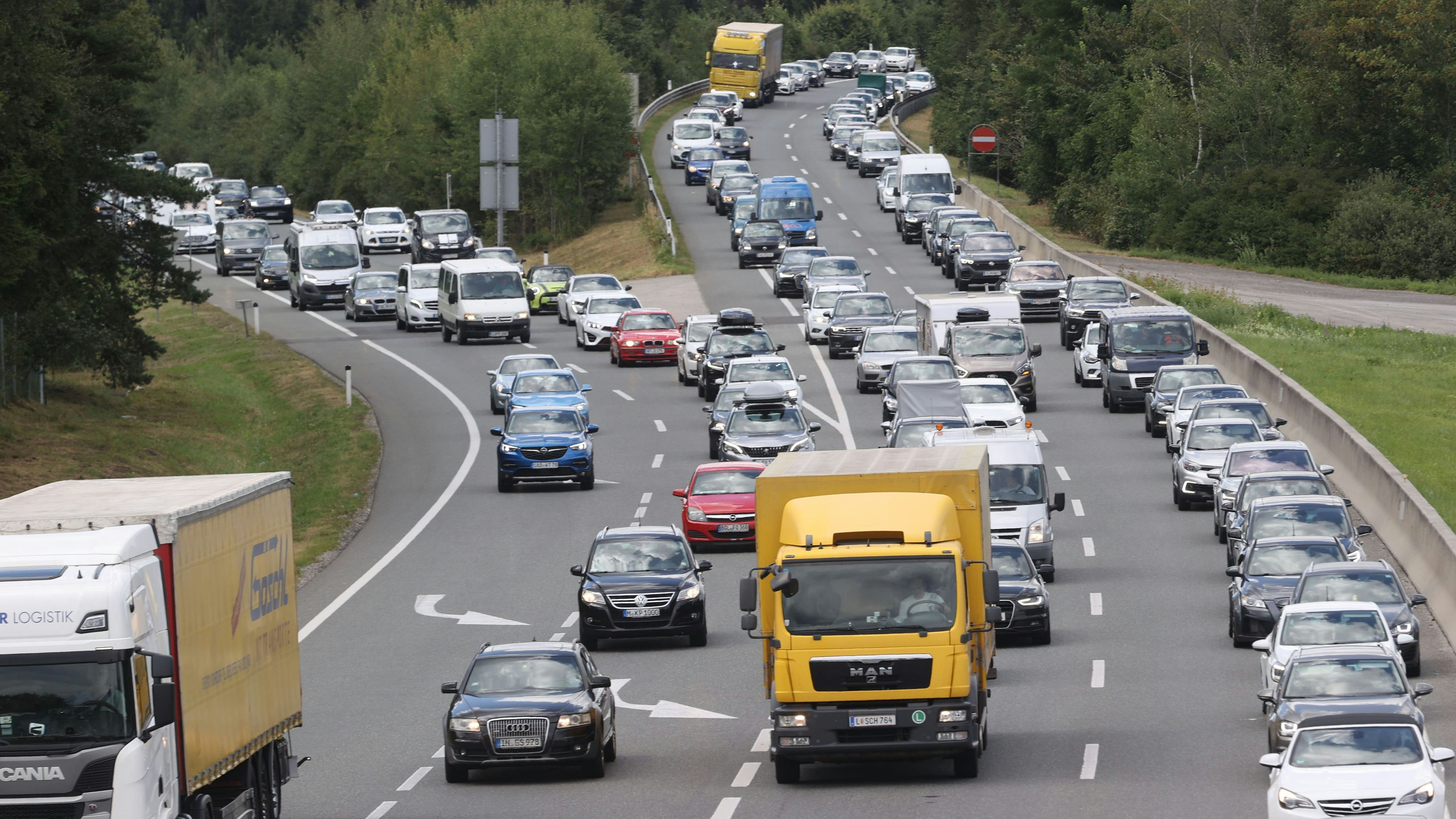 Der Urlauberschichtwechsel sorgte für einen massiven Stau am Grenzübergang Walserberg (Archivbild).