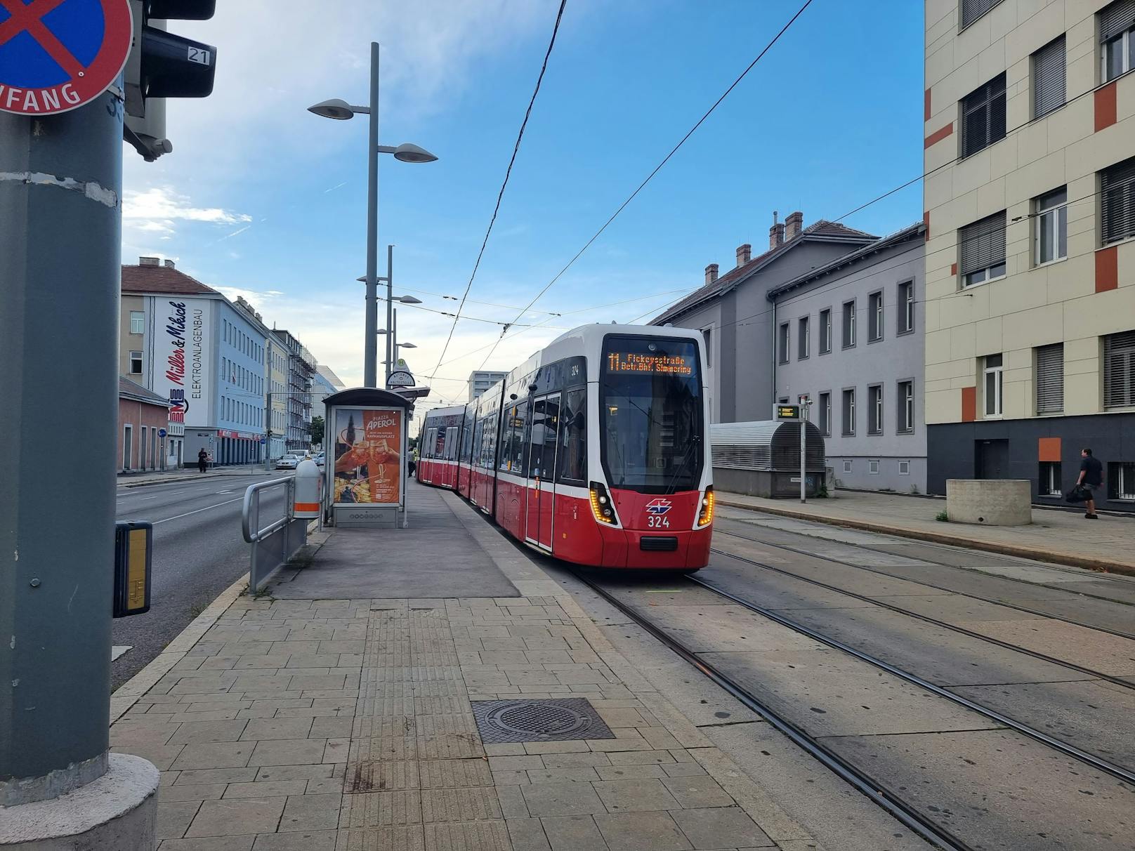 In Wien-Simmering ist Samstagfrüh eine Straßenbahn entgleist.