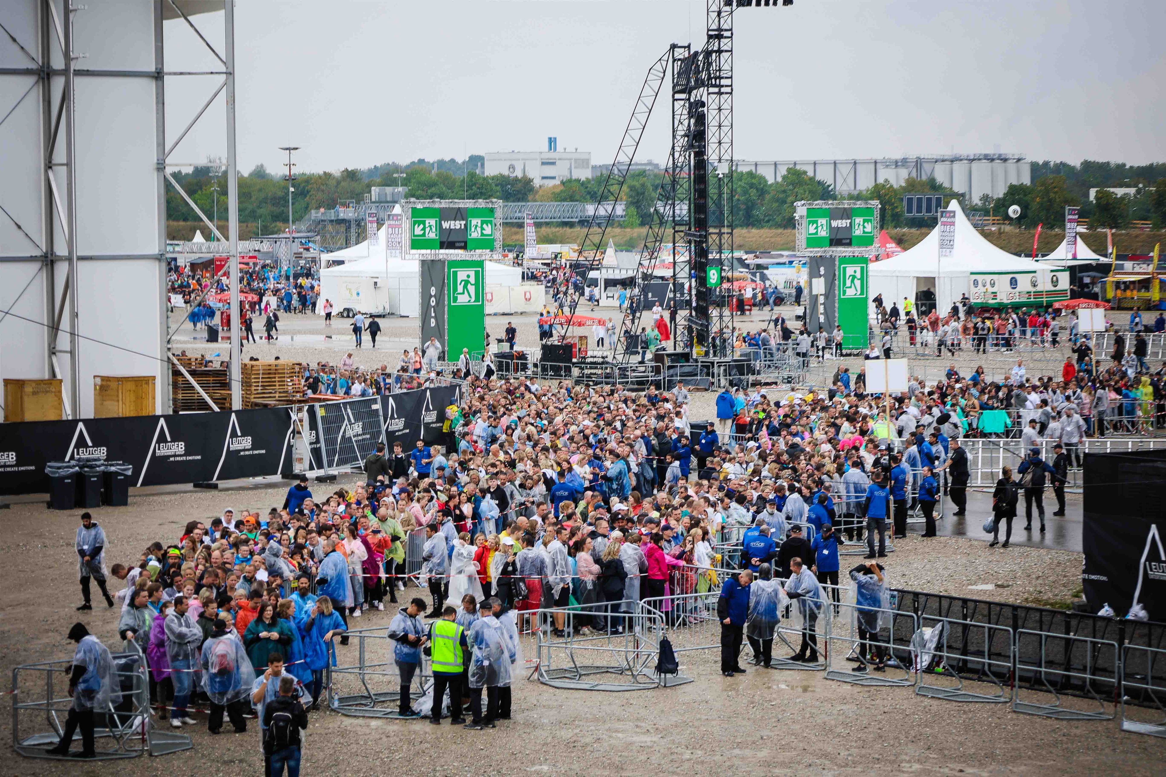 Die ersten Fans stürmten schon um 14 Uhr das Gelände.