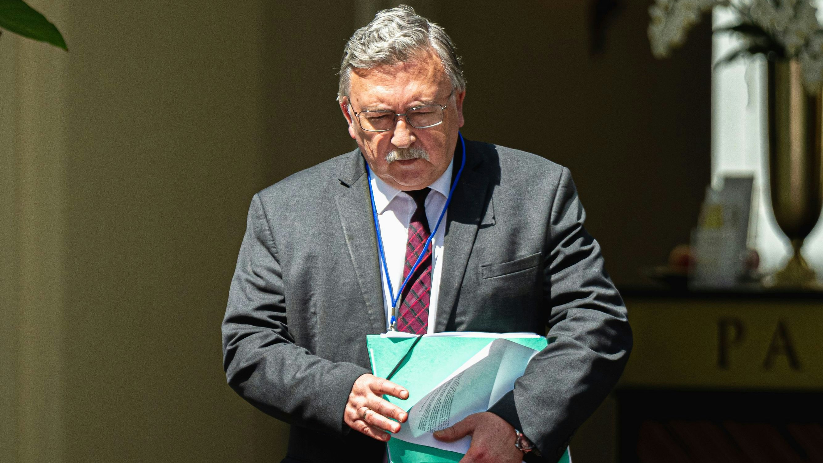 Download von www.picturedesk.com am 20.08.2022 (19:30).  Russia's Governor to the International Atomic Energy Agency (IAEA), Mikhail Ulyanov, leaves the Palais Coburg where closed-door nuclear talks take place in Vienna, Austria, Friday, Aug. 5, 2022. (AP Photo/Florian Schroetter) - 20220805_PD2265 - Rechteinfo: Rights Managed (RM)