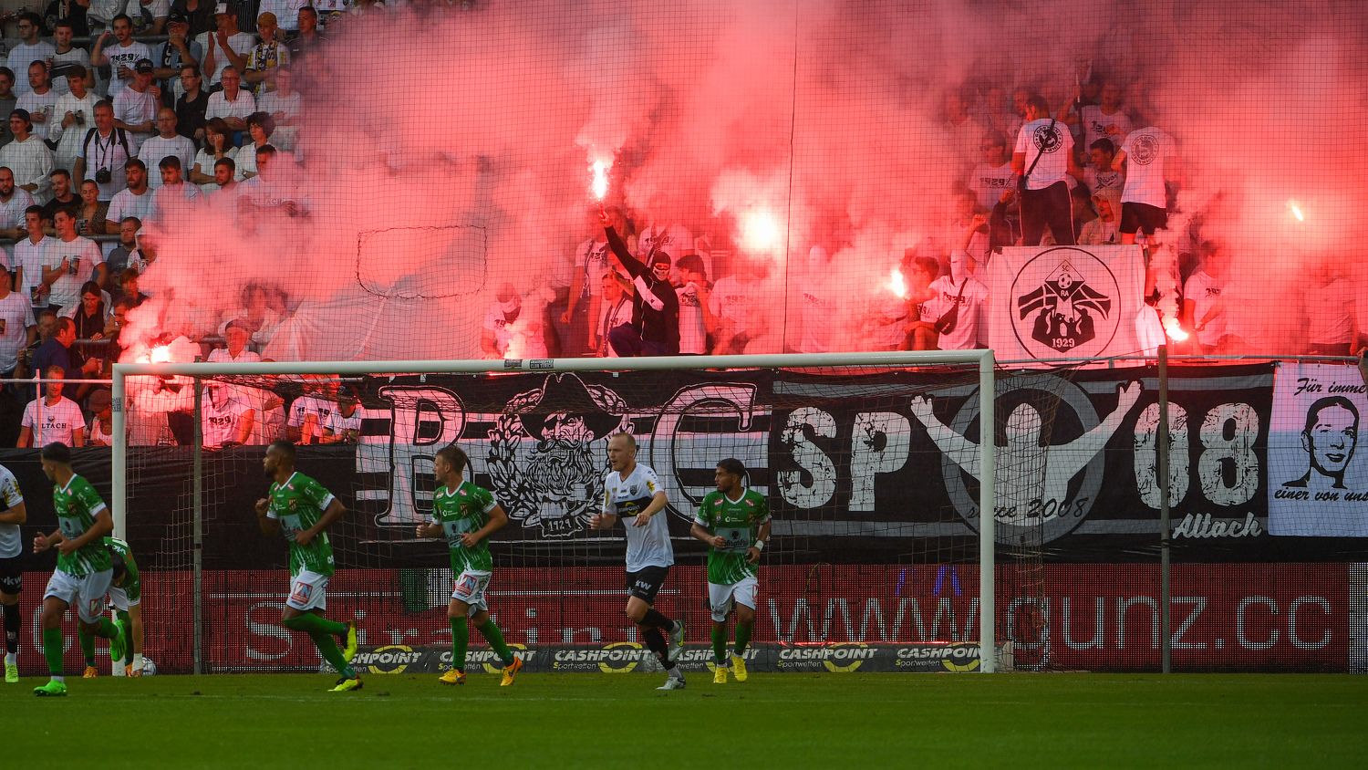 Heiße Stimmung trotz strömenden Regens im Ländle.