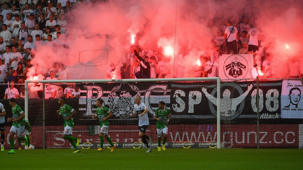 Heiße Stimmung trotz strömenden Regens im Ländle.