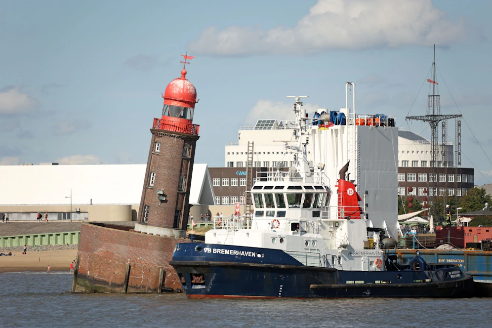Der Leuchtturm in Bremerhaven befindet sich in einer bedrohlichen Schieflage.