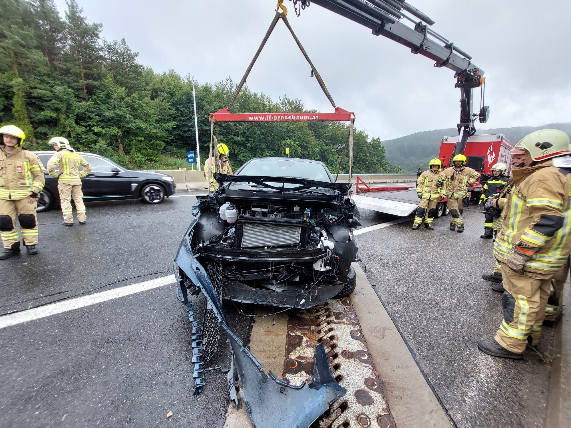 Die Einsatzkräfte vor Ort.