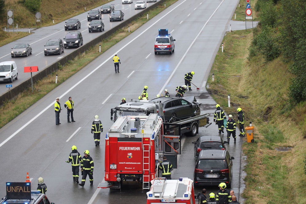Auf der A8 kam es am Sonntag zu einem schweren Unfall.
