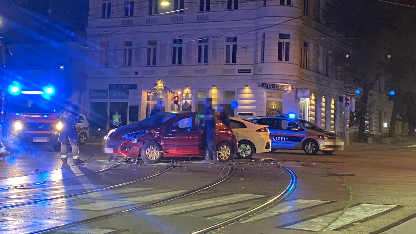 In der Nacht auf Sonntag kam es im 14. Wiener Bezirk zu einem verheerenden Verkehrsunfall.