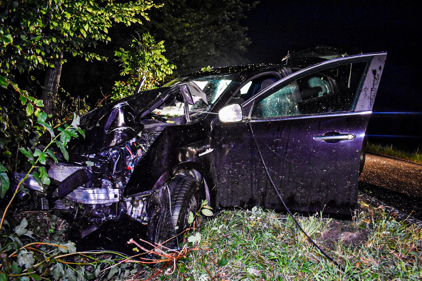 Der 35-Jährige krachte gegen einen Baum und verstarb.