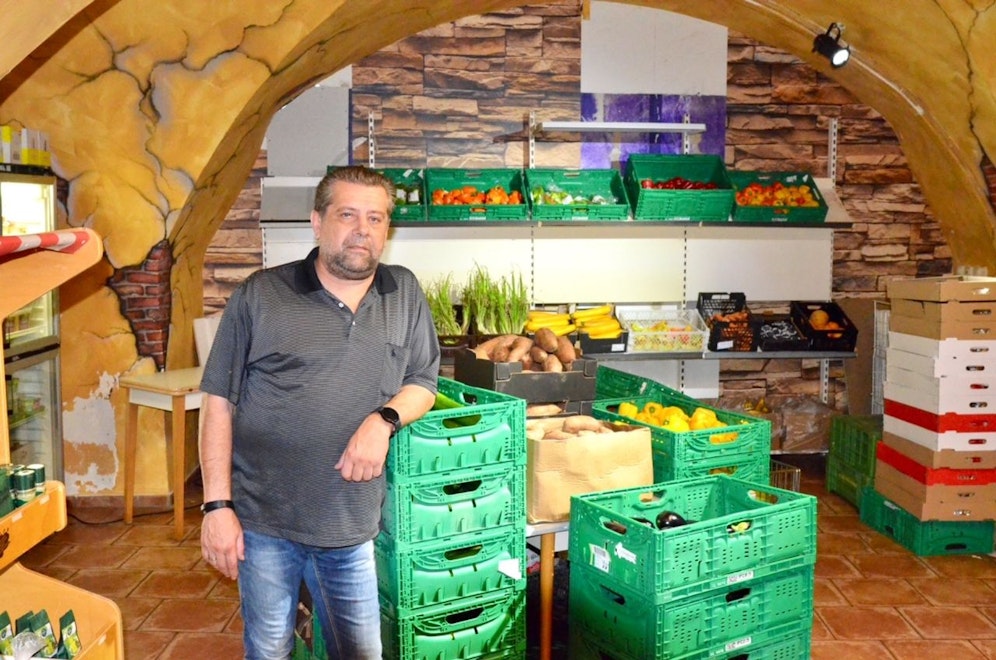 Franz Lechner (56) im Markt in der Neunkirchner Straße in Wr. Neustadt