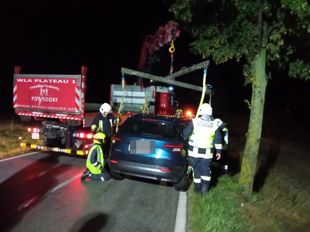 Schwerer Verkehrsunfall in Poysdorf: Einsatzkräfte vor Ort
