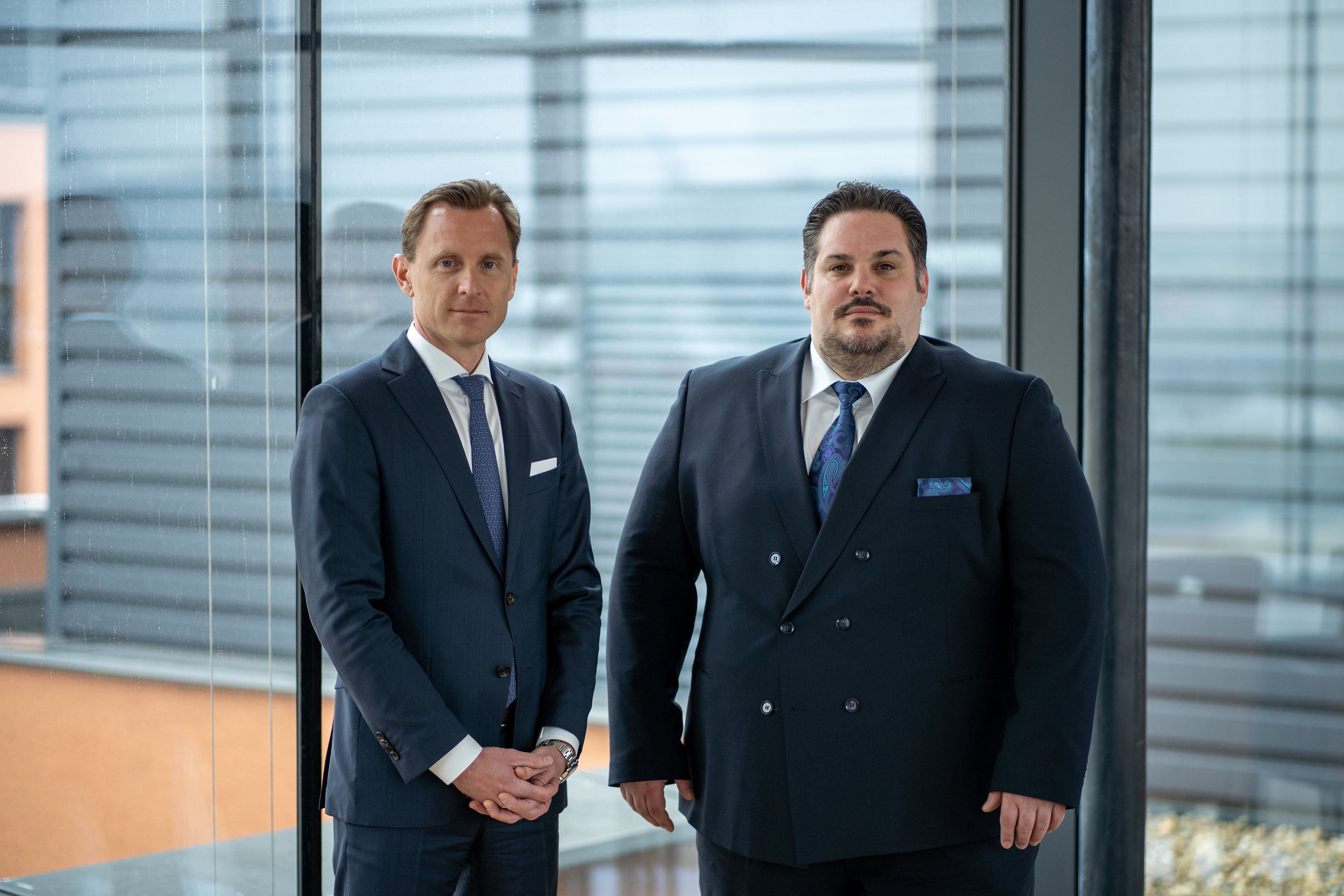 "IMMOcontract"-Geschäftsführer Michael Mack (l.) und CEO Sascha Haimovici (r.)