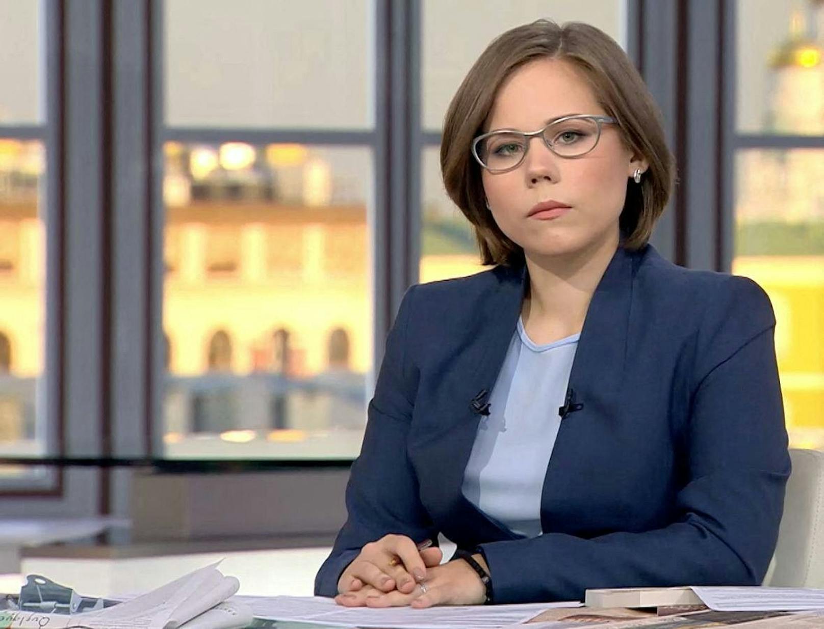 Die Journalistin und Politikexpertin Darya Dugina, Tochter des russischen Politologen Alexander Dugin, ist in diesem undatierten Bild, das Reuters am 21. August 2022 zur Verfügung gestellt wurde, im Fernsehstudio Tsargrad in Moskau, Russland, zu sehen.