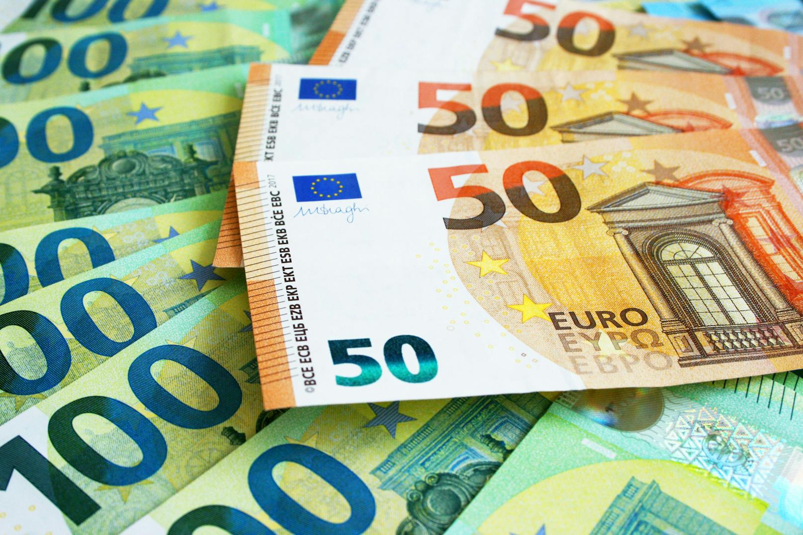 Finanziell frei – Student (22) spart 900 Euro im Monat