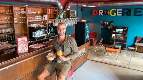 In der Wiener Retro-Bar "Drogerie" von Nicolas Spehr sollen sich Gäste wie im eigenen Wohnzimmer fühlen.