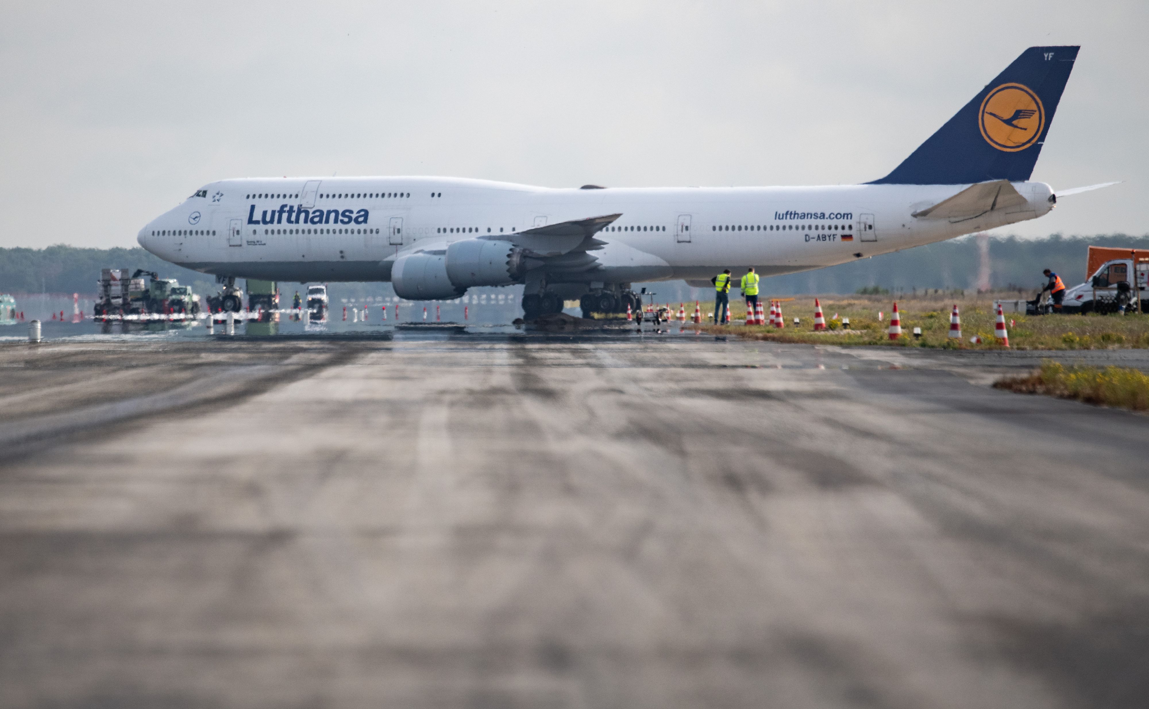 Die Piloten kehrten nach 50 Minuten Flug um und landeten unplanmäßig in Boston.