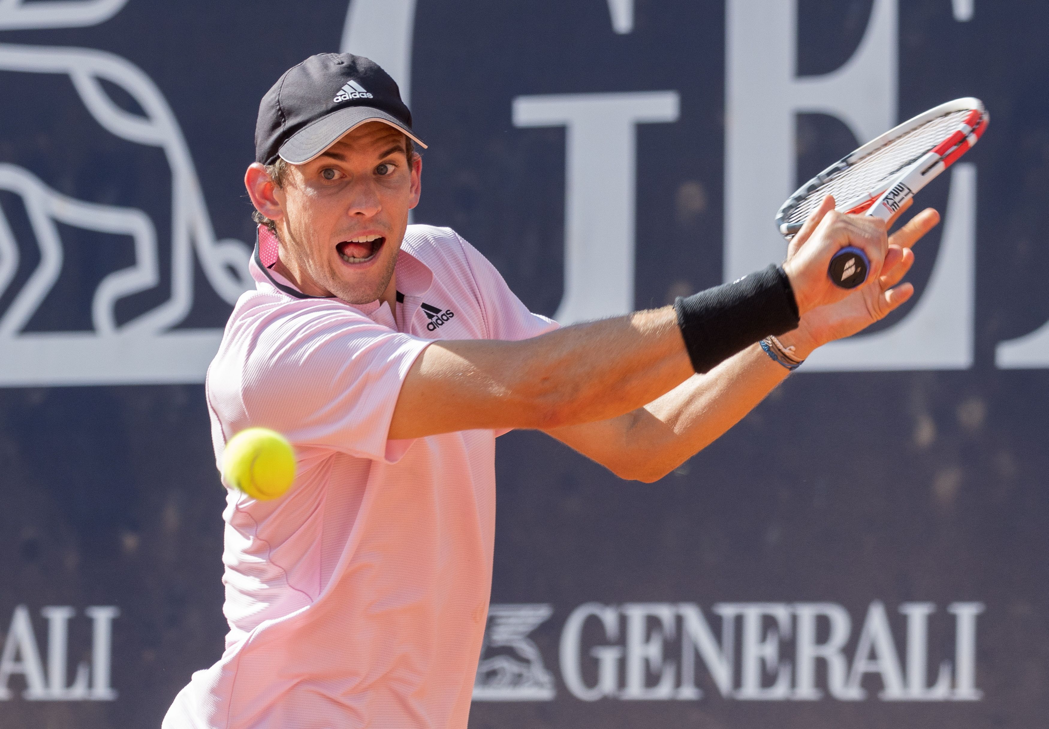 Dominic Thiem schlägt beim Turnier in Winston-Salem auf. 