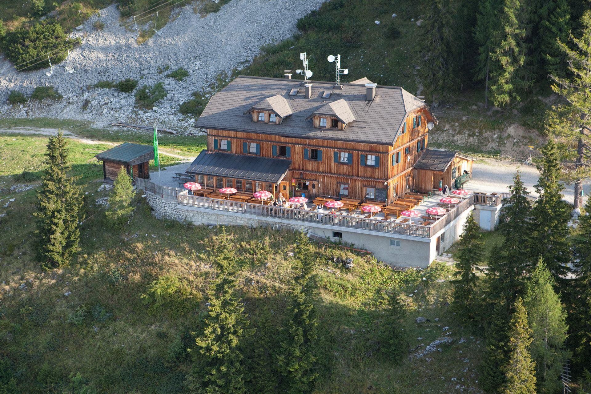Ein Unbekannter machte aus Protest gegen einen Schließtag sein großes Geschäft vor der steirischen Blaa-Alm.