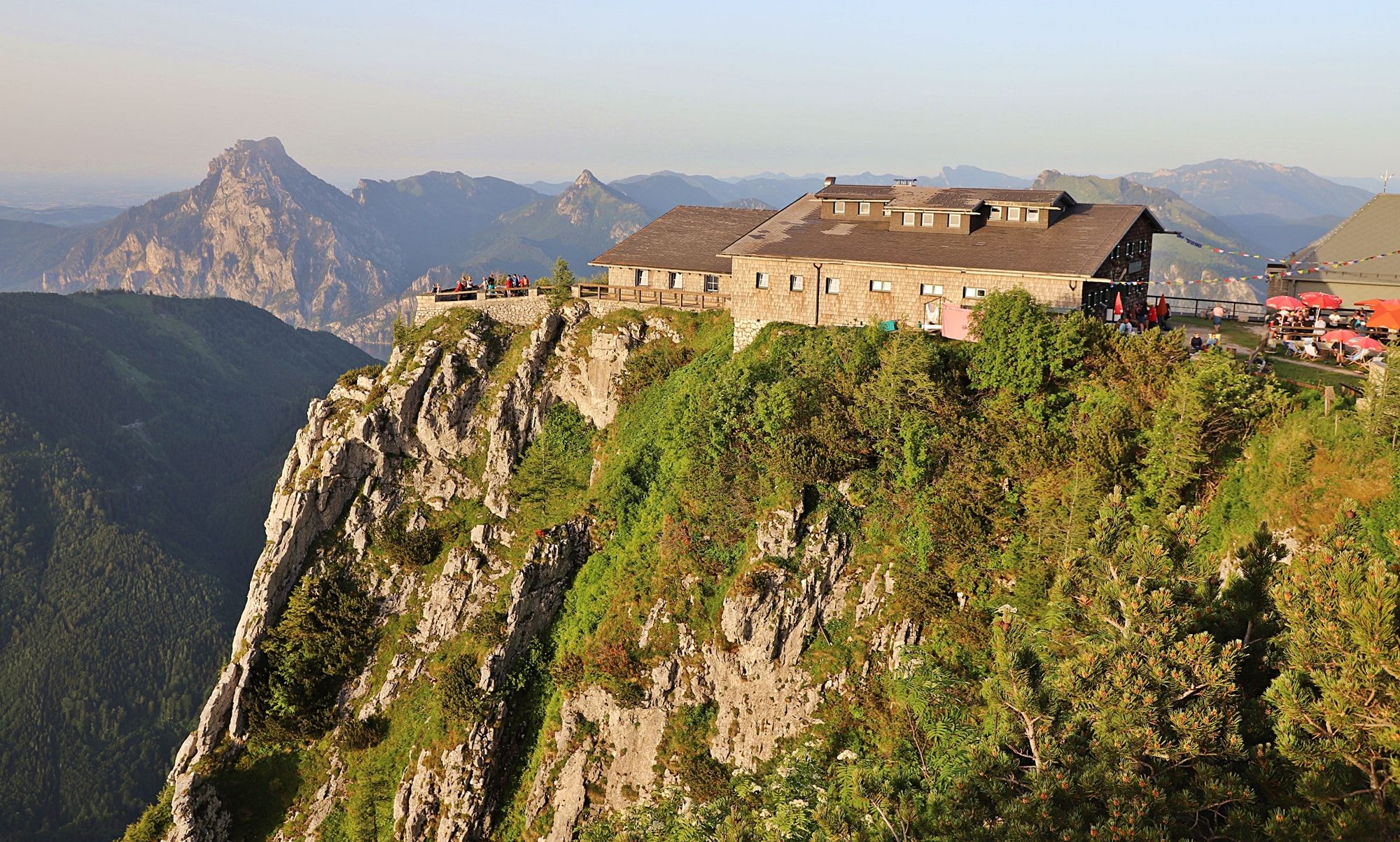 Auf 1.593 Metern über dem Meeresspiegel liegt die Christophorushütte am Feuerkogel