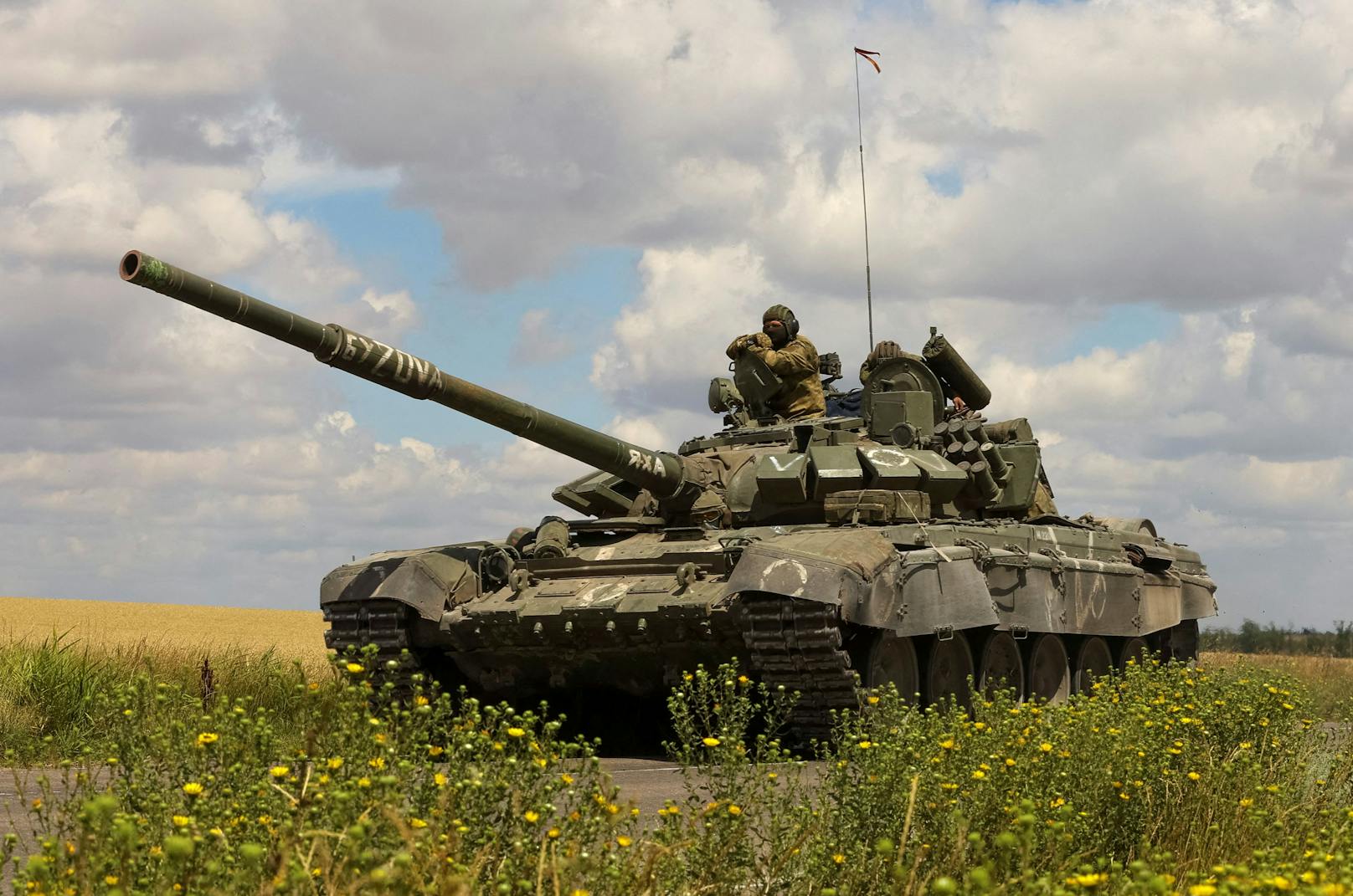 Ein Panzer der russischen Armee in der besetzten Region Saporischschja Ende Juli 2022.