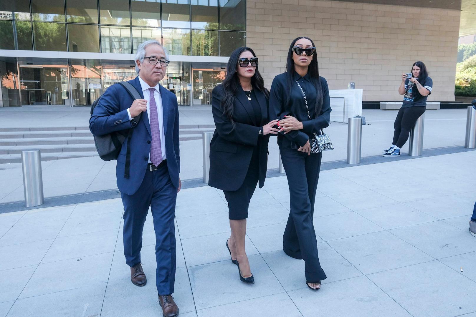 Vanessa Bryant wird mit einer Schadensersatzzahlung in Millionenhöhe bedacht.