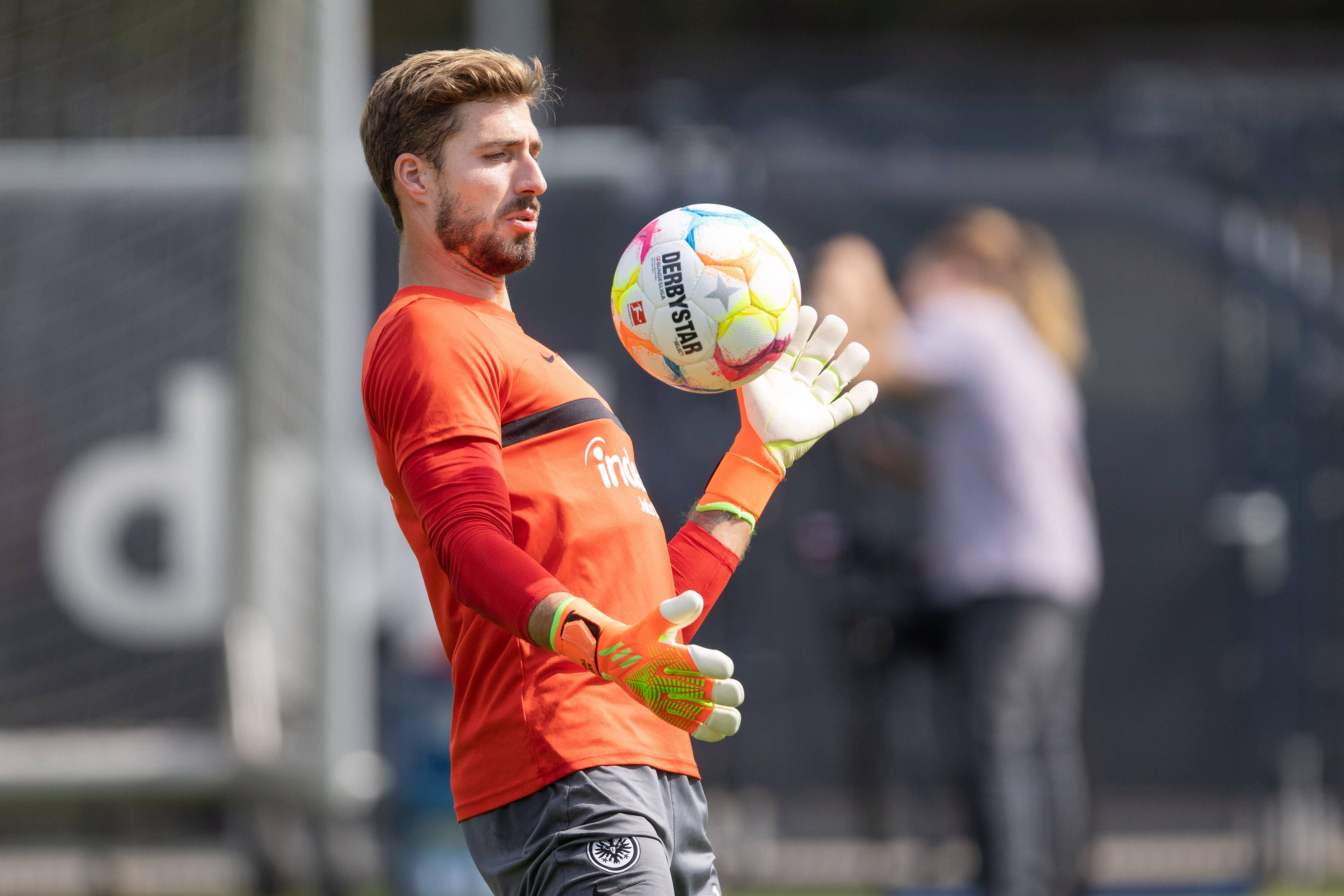Kevin Trapp bleibt bei Eintracht Frankfurt. 