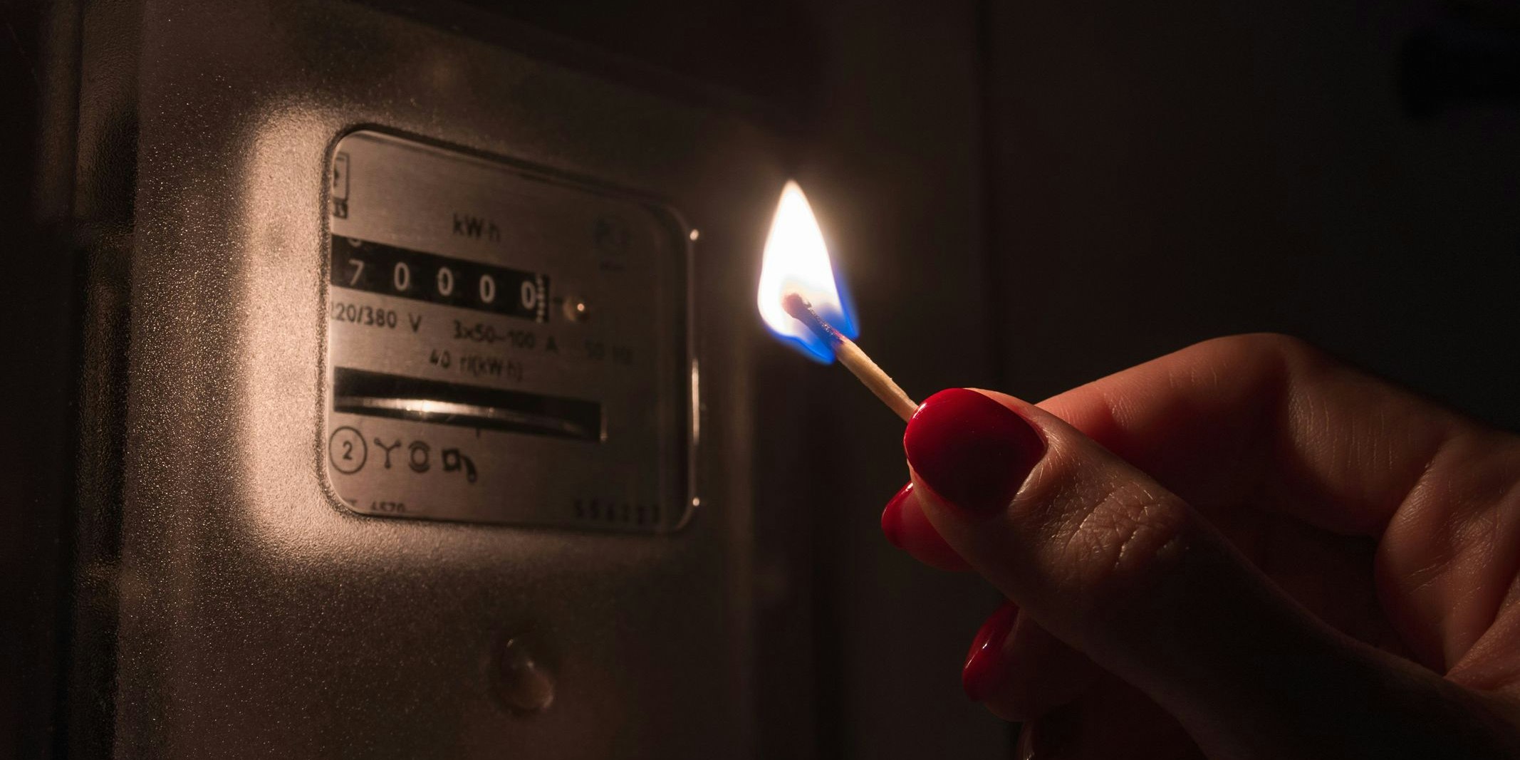 Bei einem Blackout braucht man mehr als nur ein paar Streichhölzer daheim. Symbolbild.