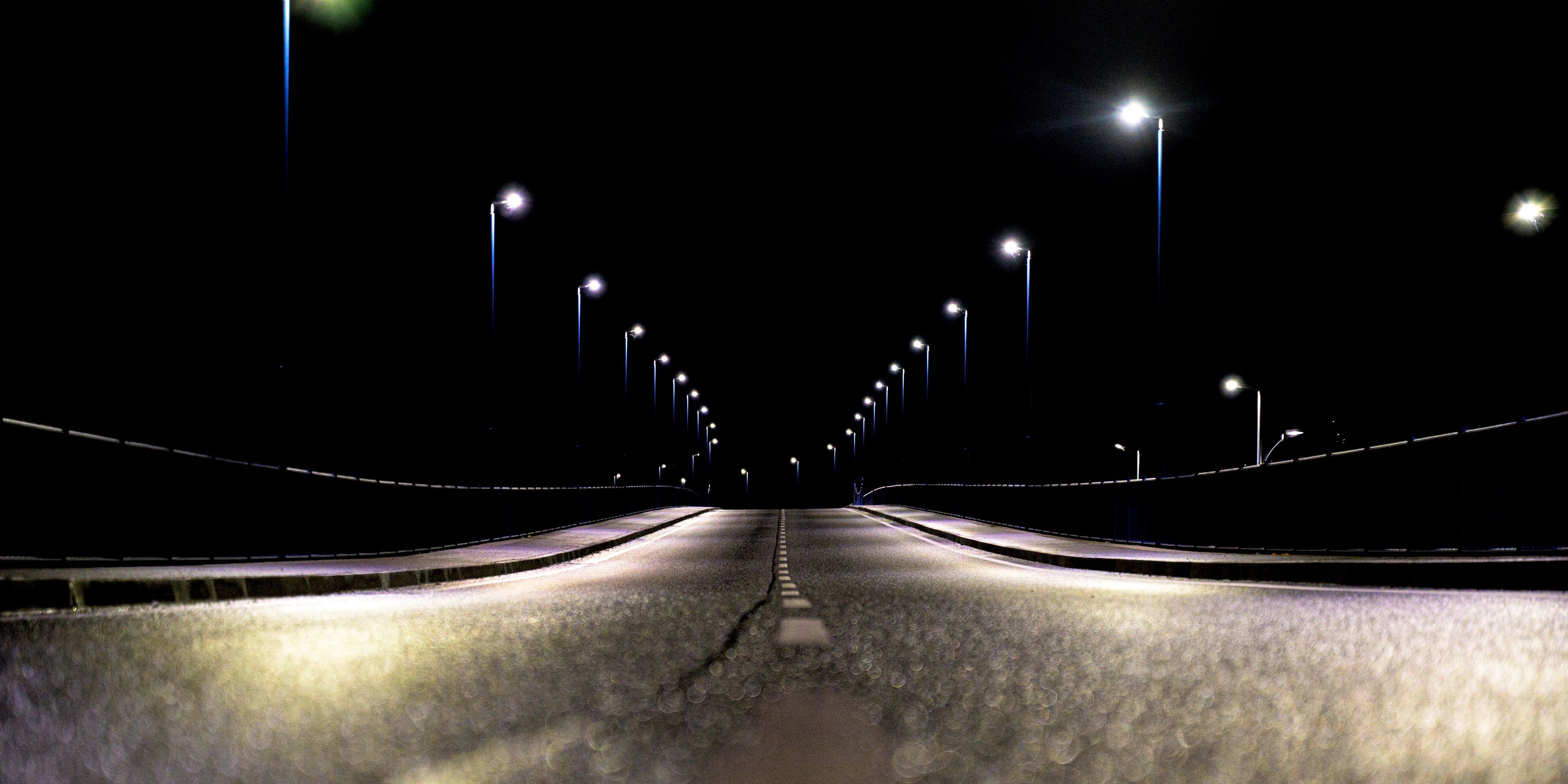 Die B20 in St. Pölten in der Nacht.