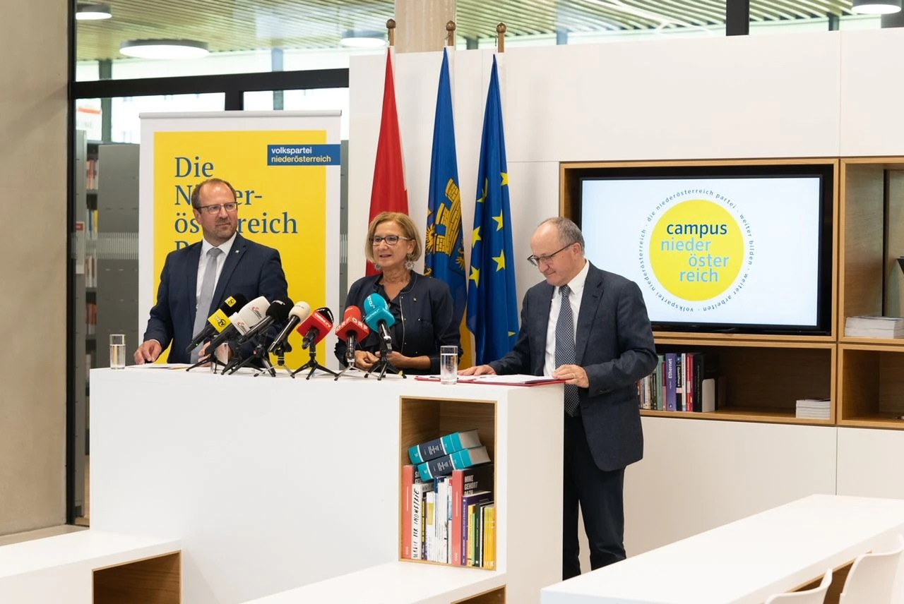 Pressekonferenz mit Landeshauptfrau Johanna Mikl-Leitner, VPNÖ-Landesgeschäftsführer Bernhard Ebner und Professor Christian Keuschnigg im Rahmen des „Campus Niederösterreich“ der Volkspartei NÖ an der FH St. Pölten