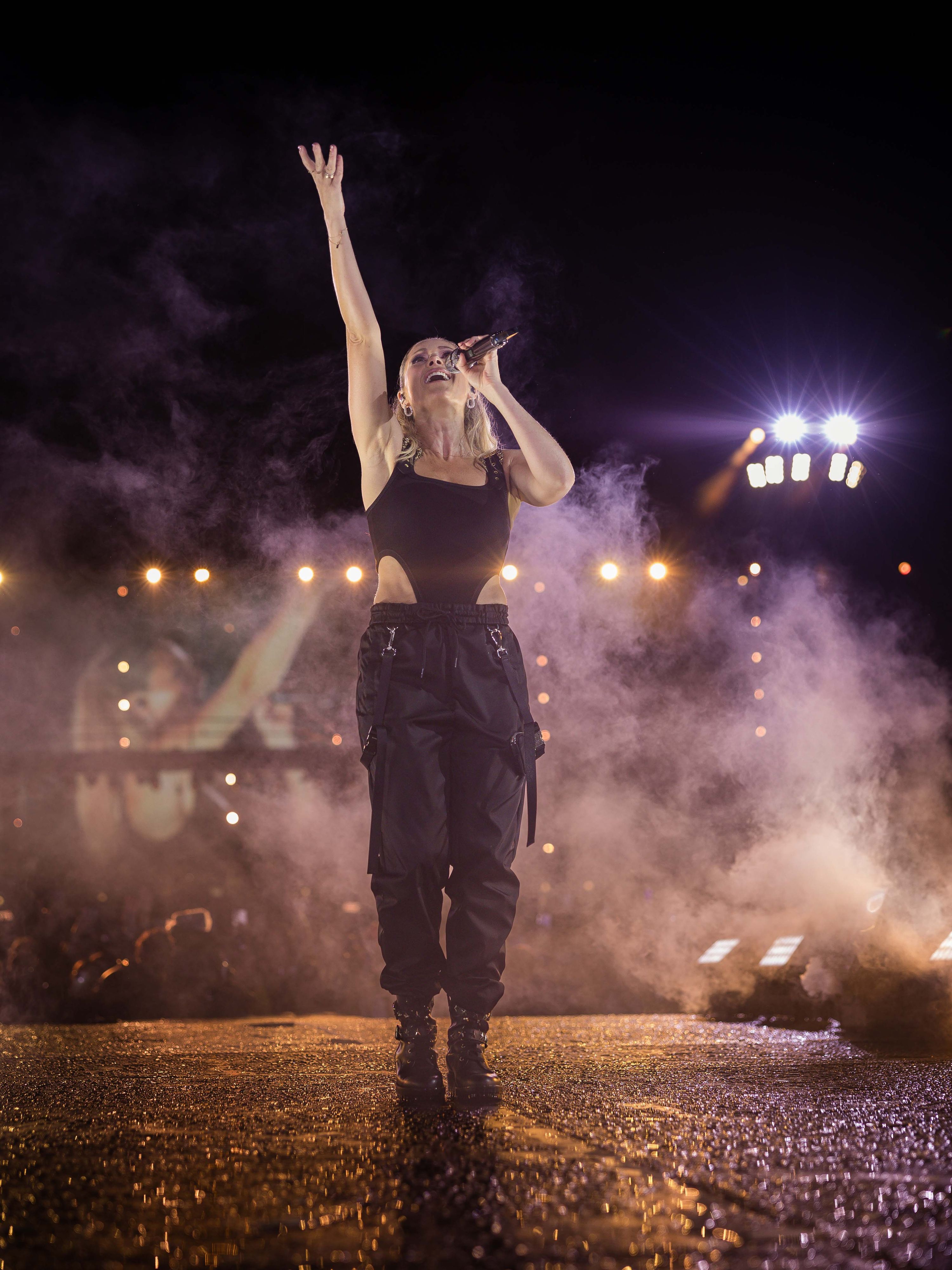 Helene Fischer in einem Versace-Body und 