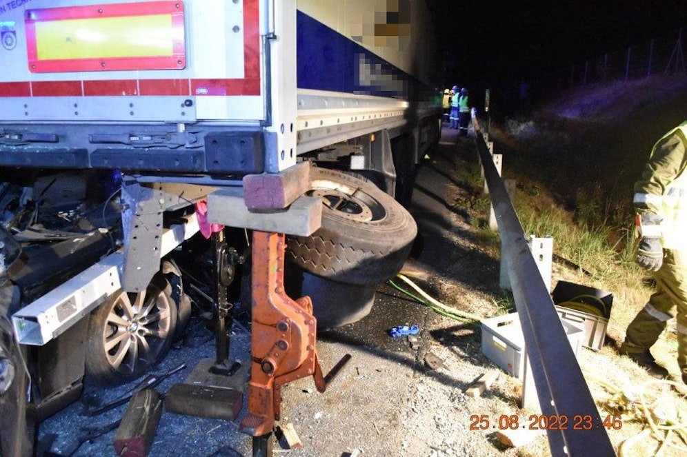 Unfall A5 kostete einem Vater und 2 Kindern das Leben - nur eine Mutter und ein Kind überlebten.