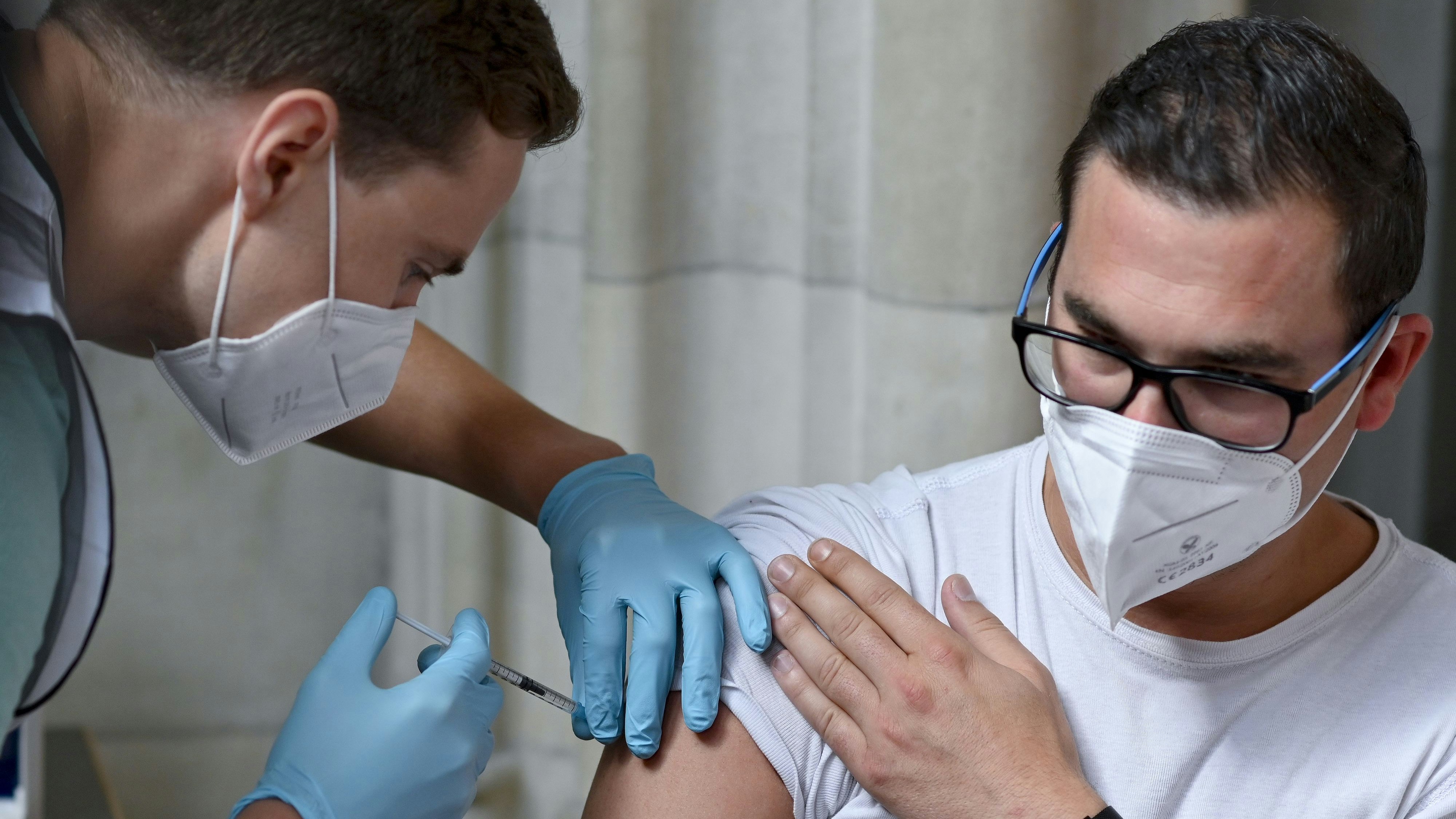 Ab Herbst sollten sich laut GECKO alle Personen ab zwölf Jahren impfen lassen.
