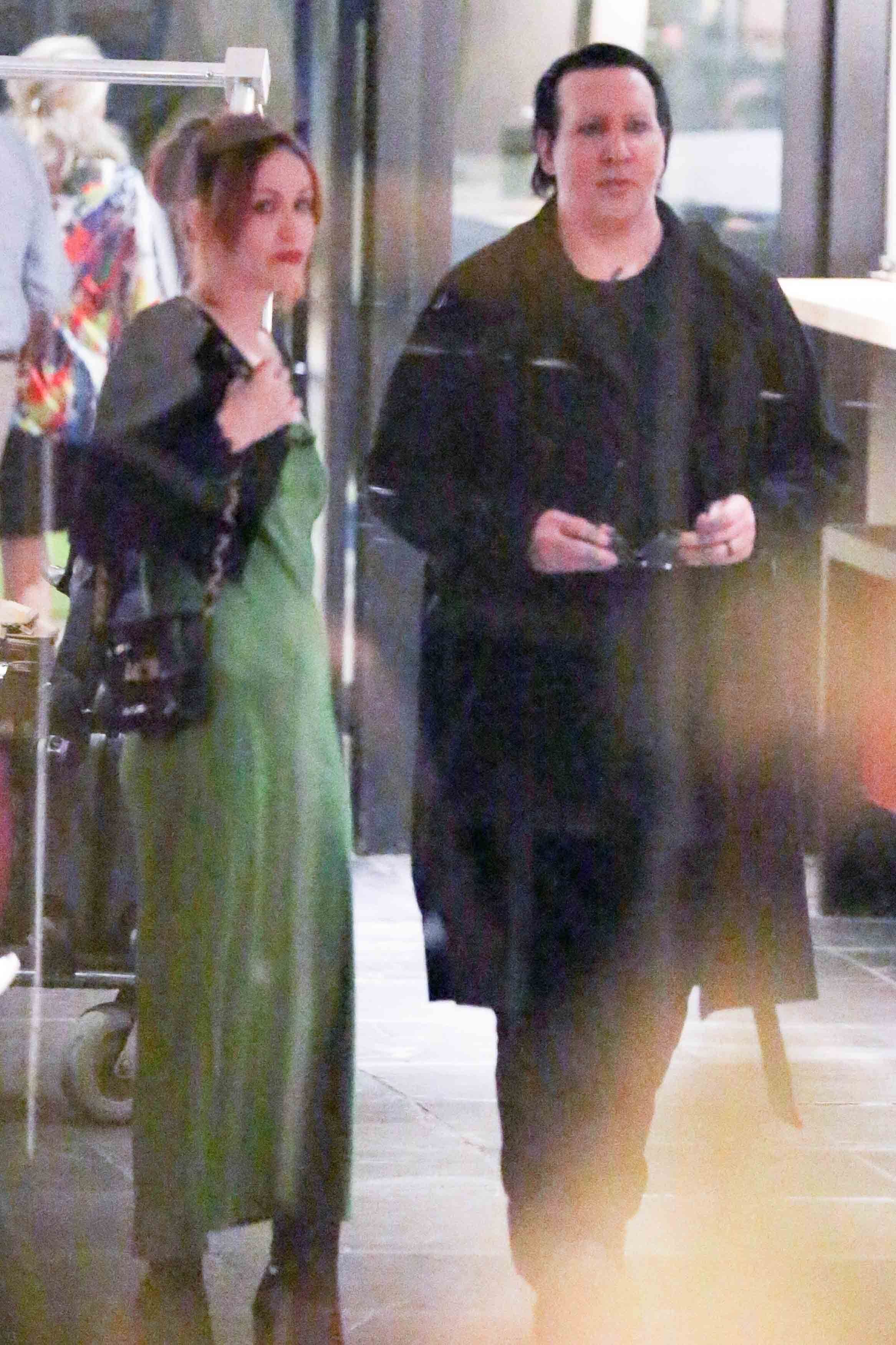 Schock-Rocker Marilyn Manson mit seiner Ehefrau Linda in Hollywood.