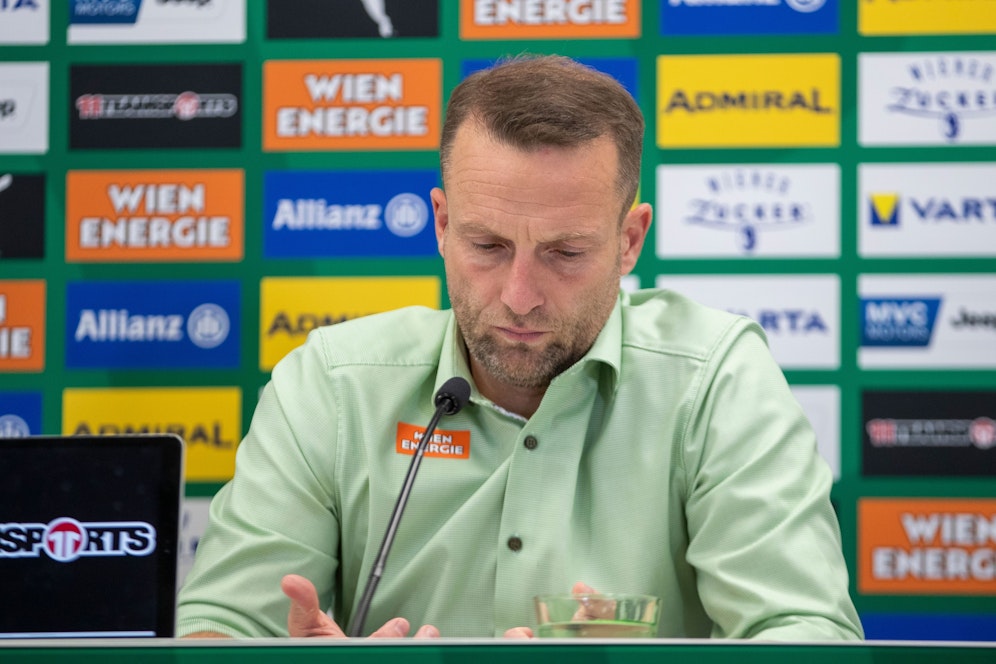 Muss Ferdinand Feldhofer um seinen Trainersessel bangen?