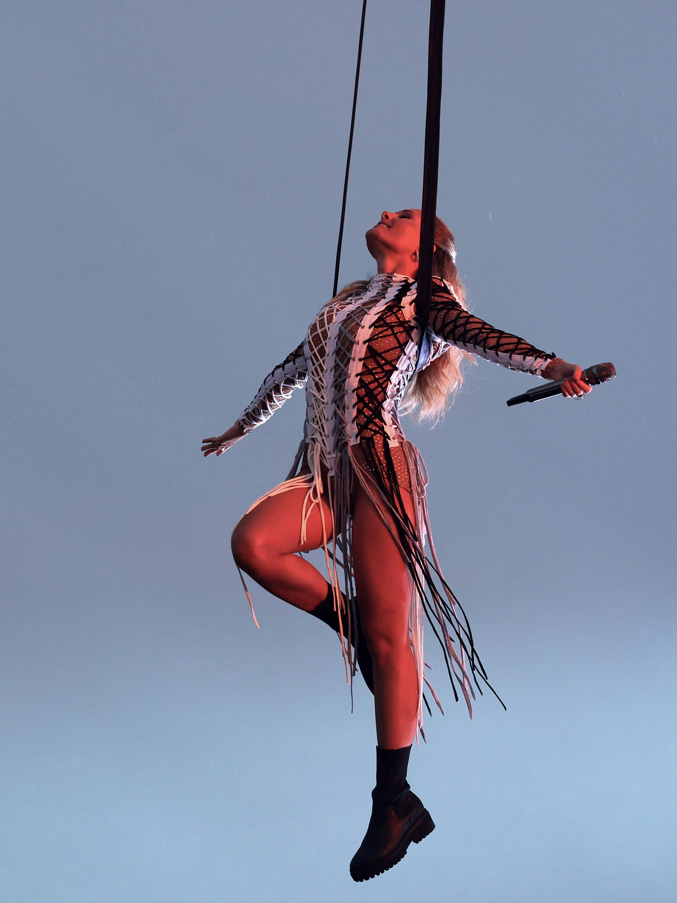 Helene Fischer ist bekannt für ihre akrobatischen Einlagen bei Konzerten.