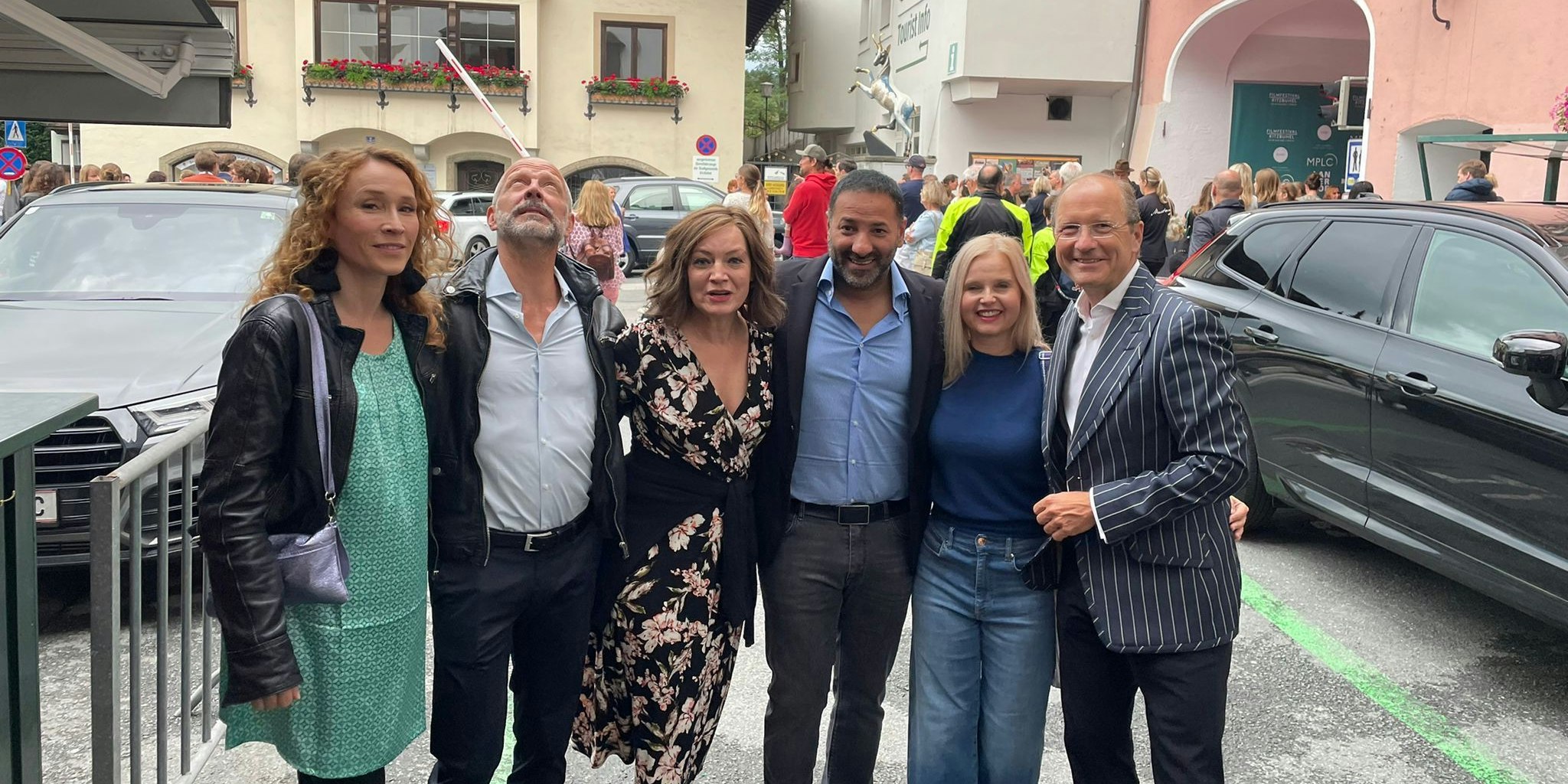 Die neue Liebe von "Taktik"-Darsteller Simon Hatzl, Regisseurin Marion Mitterhammer, Anoushiravan Mohseni, Bojana Golenac und Energie Steiermark Konzernsprecher Urs Harnik