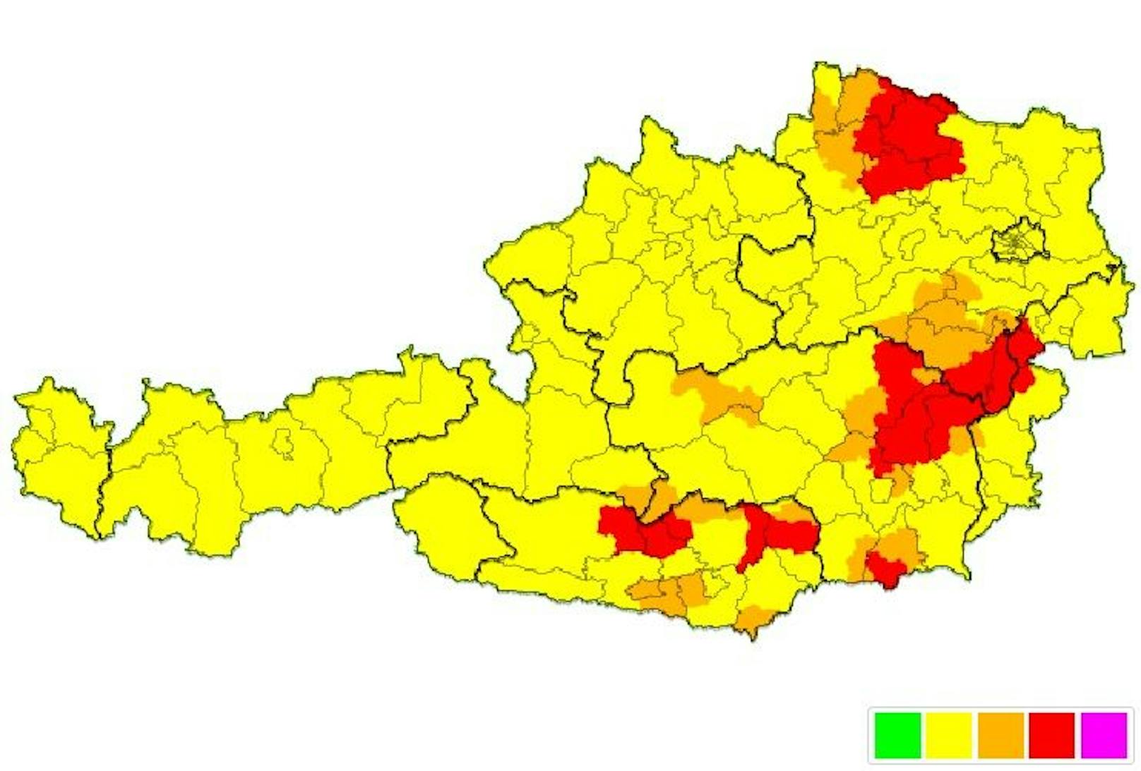 In zahlreichen Regionen des Landes herrscht eine rote Unwetter-Warnstufe. 