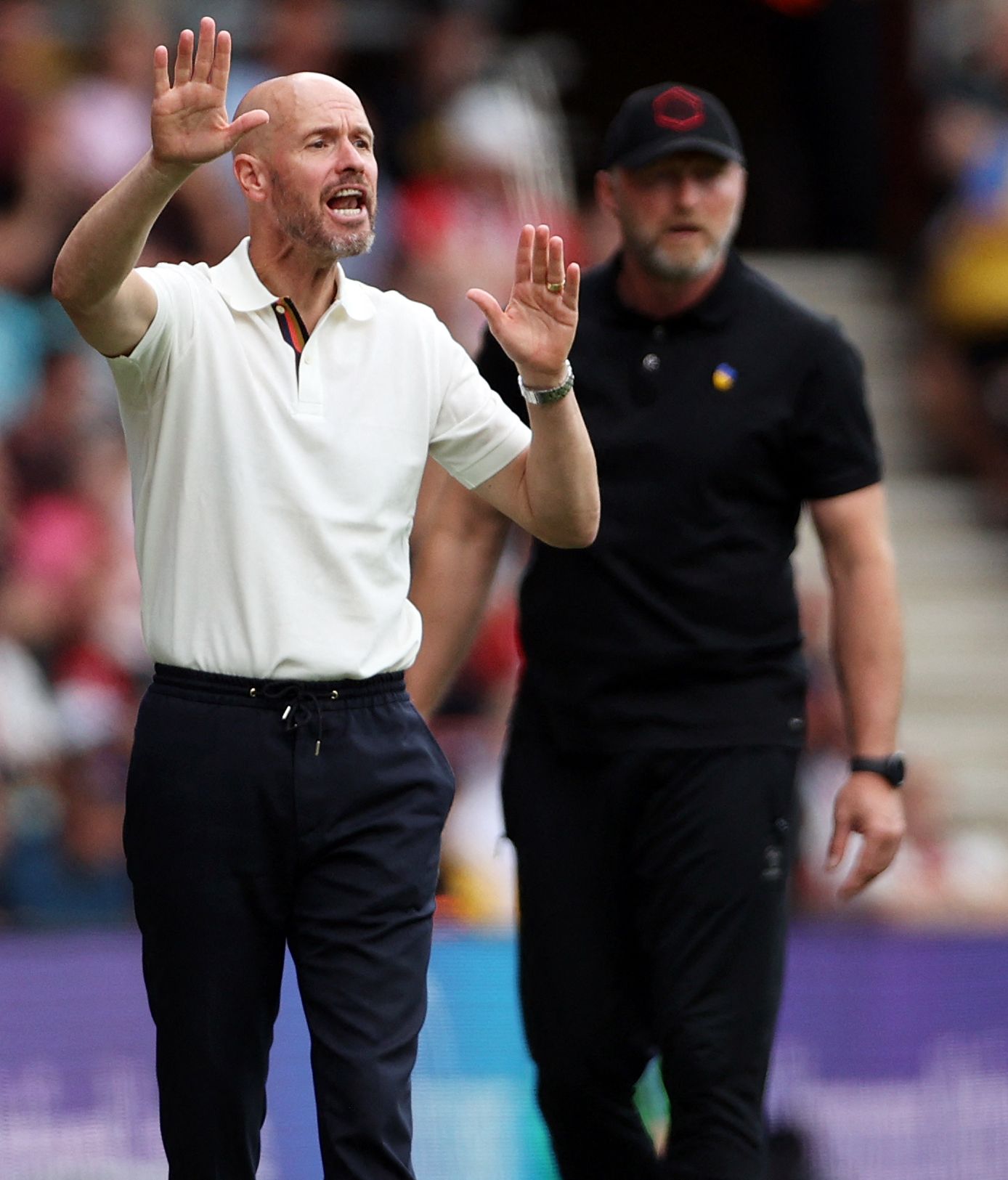 Erik ten Hag schlägt Ralph Hasenhüttl (r.).