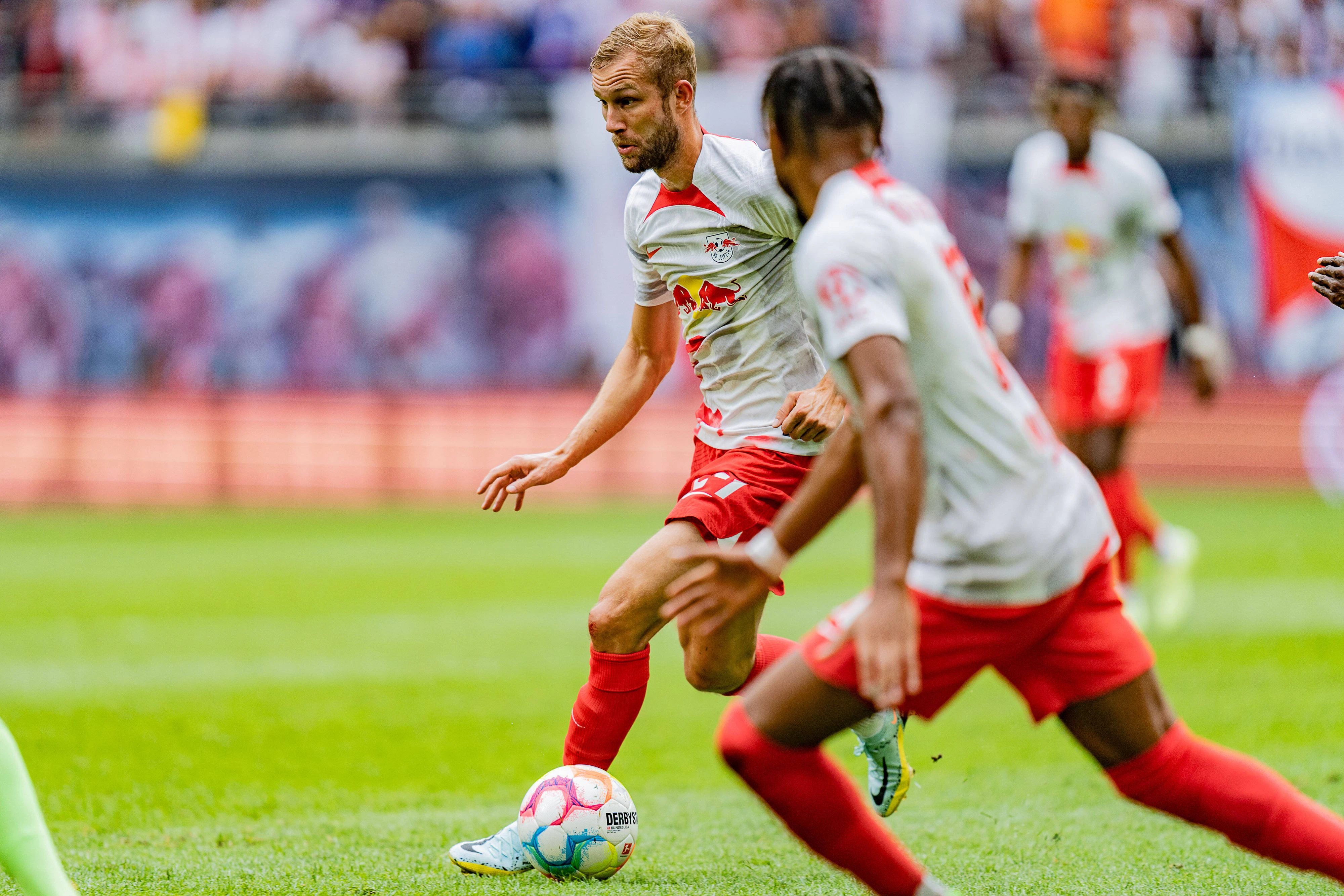 Konrad Laimer siegt mit RB Leipzig gegen den VFL Wolfsburg.