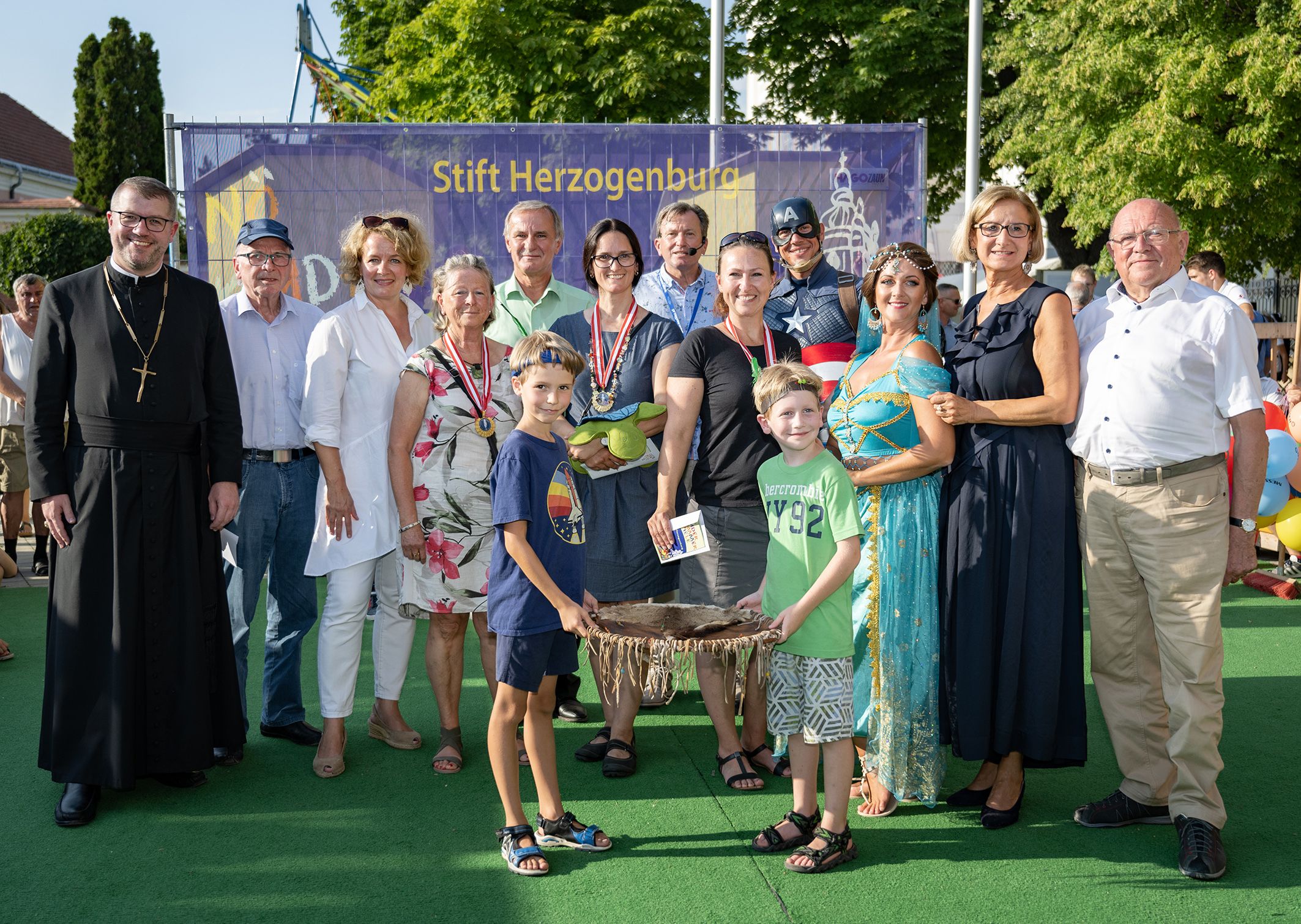 Bei der Eröffnung der 50. NÖ KinderSommerSpiele mit Landeshauptfrau Johanna Mikl-Leitner.